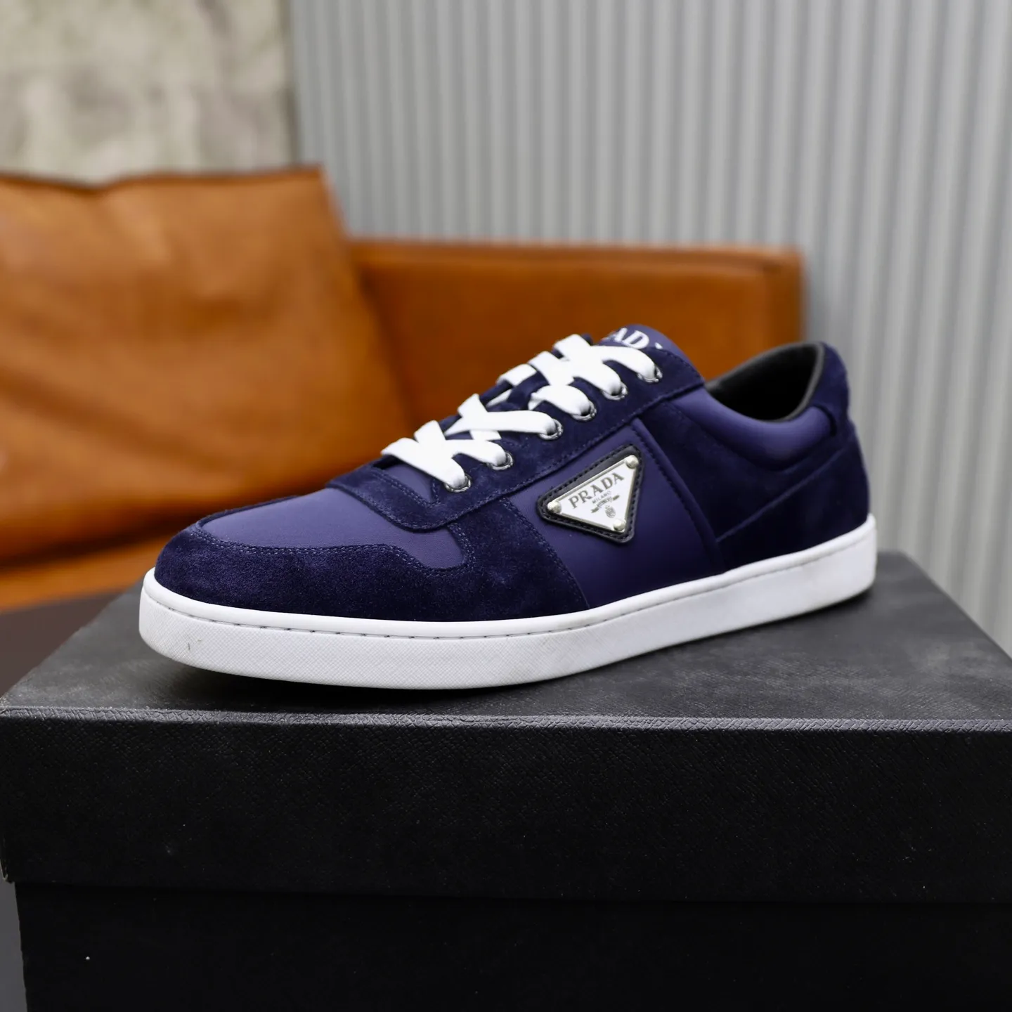 Factory price: 600💰Top original order Brand: PRADA (Prada) Standard code: Men's size 38/44 (45 can be customized) Grade: Same as the official website Material: Original cowhide surface splicing, cowhide lining, original wear-resistant soft outsole Style category: casual sports shoes, young fashion, European and American trends, British style Color: actual picture color